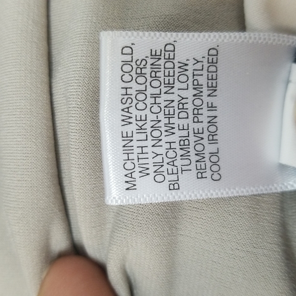 Dana Buchman Black,White, and Beige Vneck long sleeved Top - Picture 8 of 8